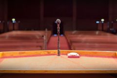 Igreja que não se reúne para cultuar ‘não é Igreja’, afirma John MacArthur