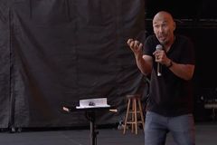 Francis Chan critica argumento 'meu corpo, minhas regras’: "Deus diz que nada é seu"