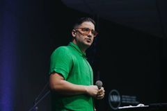 Pastor Rafael Bello deixa UTI após quatro dias internado