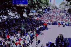Milhares de pessoas participam de Marcha para Jesus de Curitiba