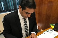 Deputado quer condenar a 6 anos de prisão quem blasfemar contra símbolos religiosos | Notícias Gospel