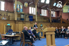 Igreja da Escócia aprova casamento gay e remove as palavras "marido" e "esposa"