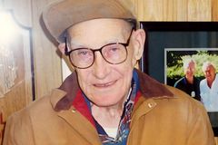 Carpinteiro cristão juntou US$ 3 milhões para enviar 33 alunos para faculdade