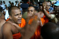 Budistas ameaçam pastor e ele é obrigado a fechar igreja