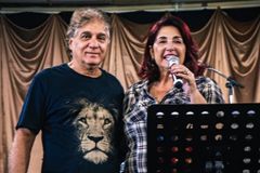 Pastor Carlos Moysés e esposa deixam hospital após se recuperarem do coronavírus