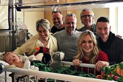 Líder da Bethel conta como seu filho foi curado, após a família louvar a Deus no hospital