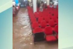 Enchente invade igreja e interrompe culto durante temporal em BH | Notícias Gospel