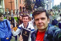 Cristãos são presos e governo ameaça tirar crianças dos pais, na Bielorrússia