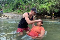 Missionário batiza primeira convertida em tribo não alçada na Colômbia