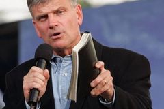 ‘Tiramos Deus das escolas e dos lares’, lamenta Franklin Graham após novo ataque nos EUA