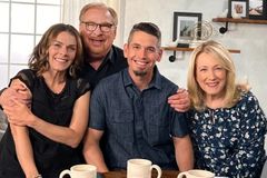 Rick Warren deixa liderança da Saddleback e nomeia sucessores: "É hora de passar a tocha"