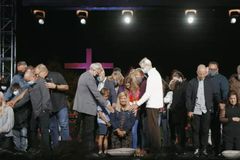 Presidente da Convenção Batista critica igreja de Rick Warren por ordenar mulheres