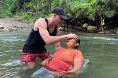 Missionários comemoram primeira conversão em tribo isolada