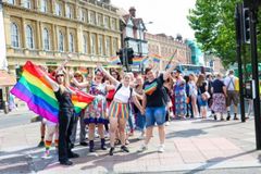 Vereadora cristã contrária a verba pública na Parada Gay vence processo