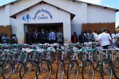 Pastores recebem doação de bicicletas para o evangelismo em regiões isoladas na África | Notícias Gospel