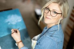 Estudante de pós-graduação é punida por expressar suas opiniões cristãs