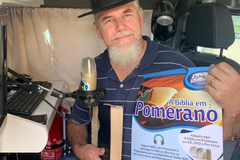 Empresário traduz a Bíblia do português ao pomerano, idioma desaparecido na Europa