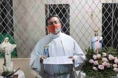 Padre é afastado por fazer sexo com noivo antes de celebrar o casamento