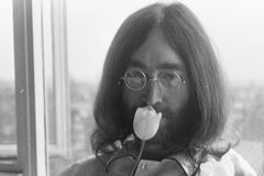 John Lennon foi tocado por Jesus em cruzada de Billy Graham, relata pastor