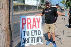 Missionário salva bebê de aborto após ser avisado pelo Espírito Santo: "Corra!"