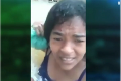 Mulher perde tudo em enchente, mas louva a Deus com água no pescoço