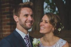 Jovem passa sete anos orando pelo futuro marido e tem surpresa inesquecível no casamento