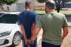 Homem entra em igreja, pede oração e ataca pastor com facão em Roraima
