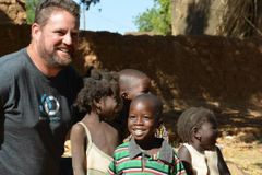 Missionário morre em ataque da Al-Qaeda e esposa comenta: "O céu ganhou um guerreiro"