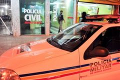Faca é usada por marido para tentar impedir mulher de ir ao culto