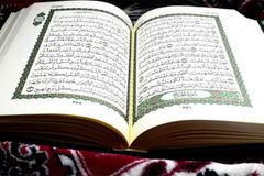 Existe o lado pacífico do islamismo? Veja alguns trechos do Alcorão e observe