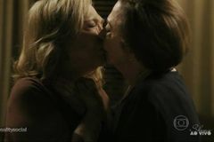 Fernanda Montenegro fala em 'caça às bruxas' e 'radicalização' ao comentar boicote ao beijo gay na novela