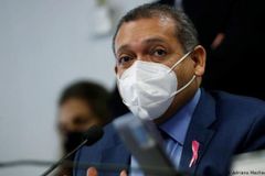 Decisão de Nunes Marques libera cultos; Malafaia enfrenta prefeito de BH