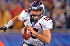 Tim Tebow acerta retorno à NFL e é hostilizado nas redes por ser cristão