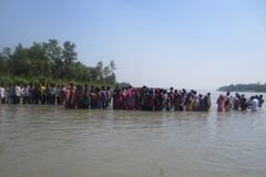 Apesar das perseguições, missionário indiano leva 760 pessoas ao batismo em um dia