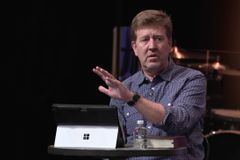 Amor de verdade é dizer aos LGBT que a prática é pecado, diz pastor