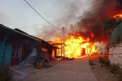 Uma das maiores igrejas de Thantlang foi reduzida a cinzas pelo exército de Mianmar