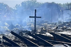 Incêndio destrói Igreja Batista, mas cruz resiste ao fogo: 'Ainda está de pé'