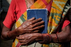 Ex-hindu de 108 anos aceita Jesus na Ásia: "Estou feliz por morrer conhecendo a Deus"