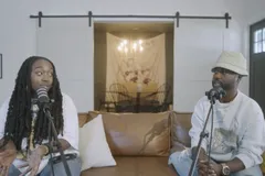 Autora exorta crentes que namoram não cristãos por "falta de opção" na igreja: "Perigoso"