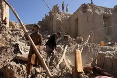 Cristãos entram clandestinamente no Afeganistão para ajudar após terremoto