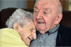 Aos 98 anos, idosa cuida do filho com 80 em abrigo e comove o mundo