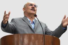 Igreja Presbiteriana decide não afastar Milton Ribeiro