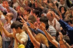 Brasileiros vão priorizar volta às igrejas após o final da quarentena, revela pesquisa | Notícias Gospel