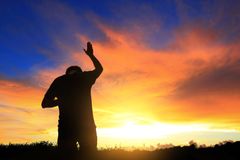 "A religião pode ser um fator preservador da vida", aponta estudo