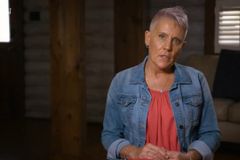 Mulher que era estuprada em ritual satânico encontra cura em Jesus: "Ele me deu paz"