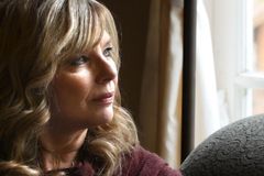 Consagrada ao satanismo na infância, mulher é liberta em Cristo: "Eu procurava paz"