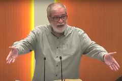 "O mundo não vai acabar numa guerra nuclear", diz Augustus Nicodemus