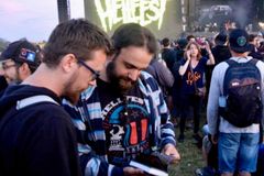 Cristãos distribuem 1.000 Bíblias em festival de heavy metal
