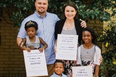 Vídeo de menina que orava para ser adotada junto com irmãos emociona milhões | Notícias Gospel