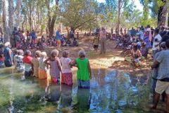 Mais de 100 aborígenes são batizados na Austrália: "O Espírito Santo está trabalhando"